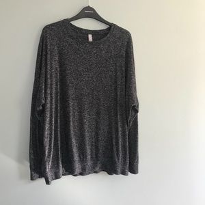 EUC Athleta Long Sleeve Top Size Blk/grey L